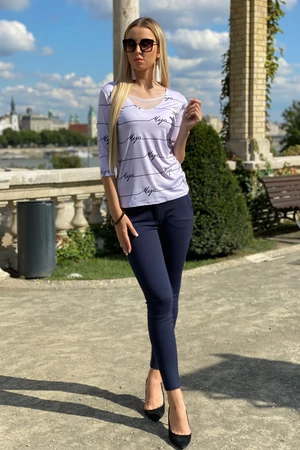 Livi póló - púder alap, mya felirat Livi póló - púder alap, mya felirat